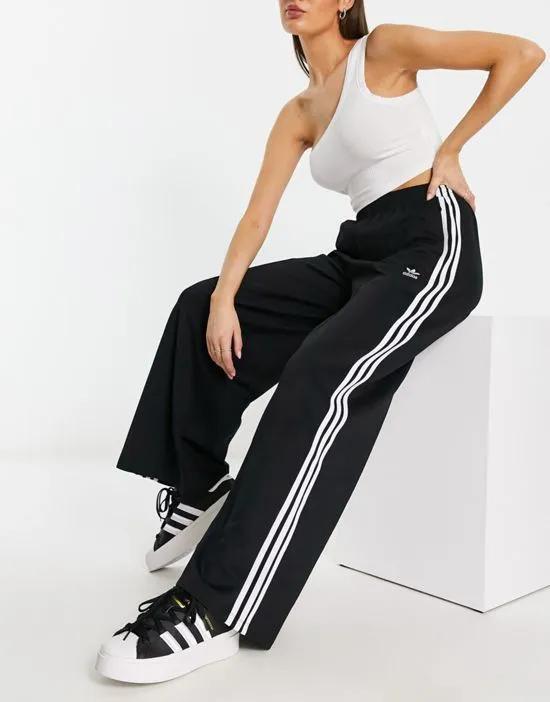 relaxed sweatpants in black