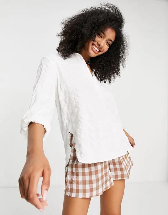 relaxed throw-on shirt in white