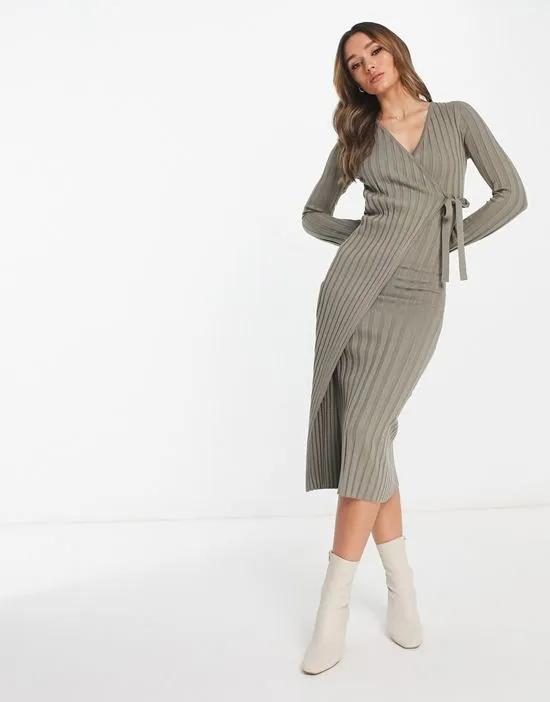 ribbed plisse wrap midi dress in taupe knit
