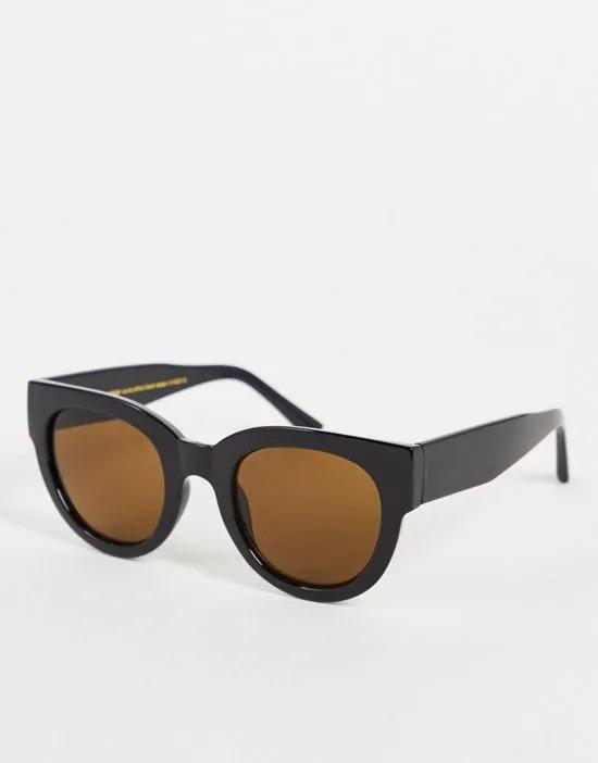 round cat eye sunglasses in black