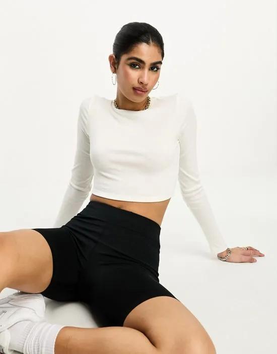 round neck ribbed long sleeve crop top in white