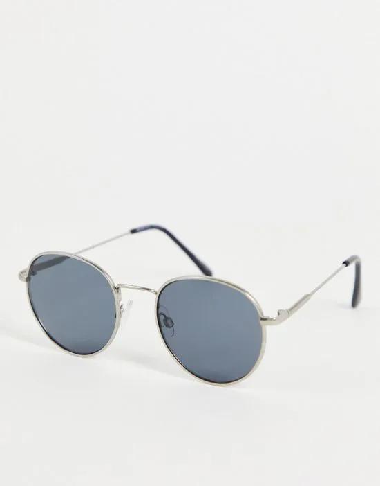 round sunglasses in silver with black lens