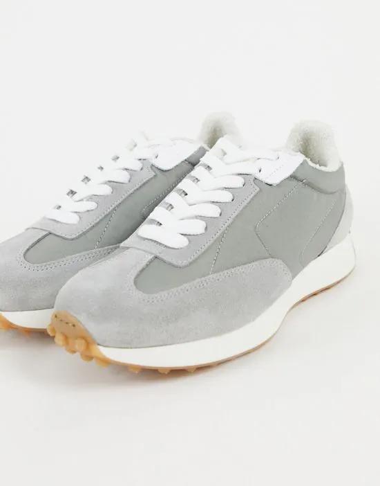 runner sneakers in gray suede