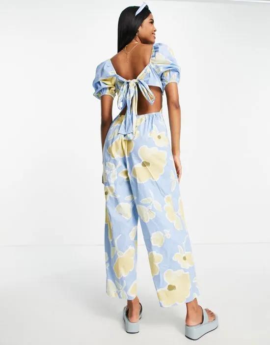 scallop neck jumpsuit with puff sleeves in bold floral print