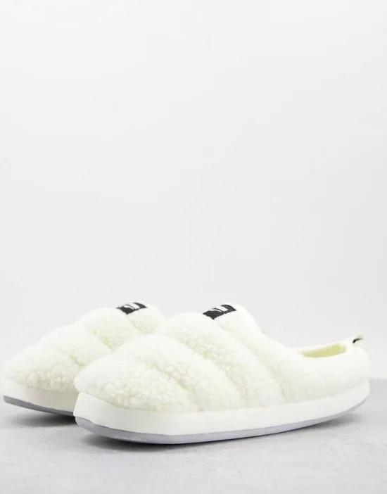 Scuff sherpa slippers in white
