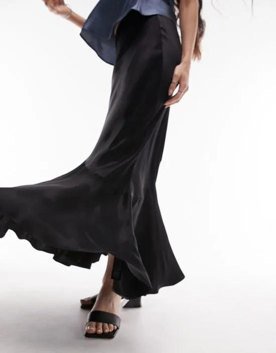 seamed detail maxi skirt in black
