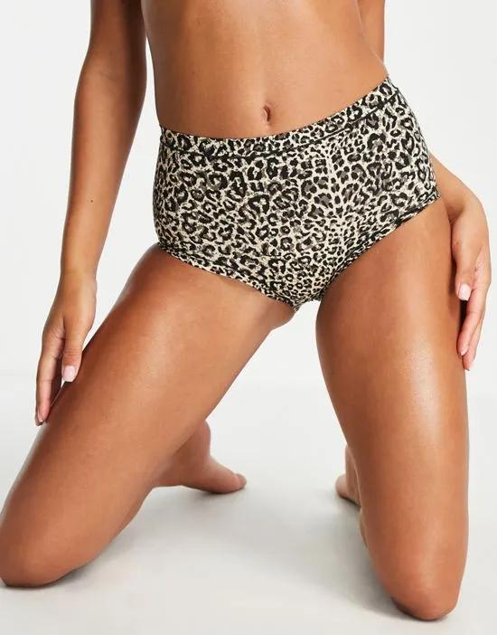 seamless bonded light control high waist invisible briefs in leopard print