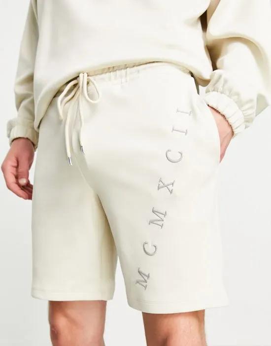 set oversized scuba shorts with Roman numerals embroidery
