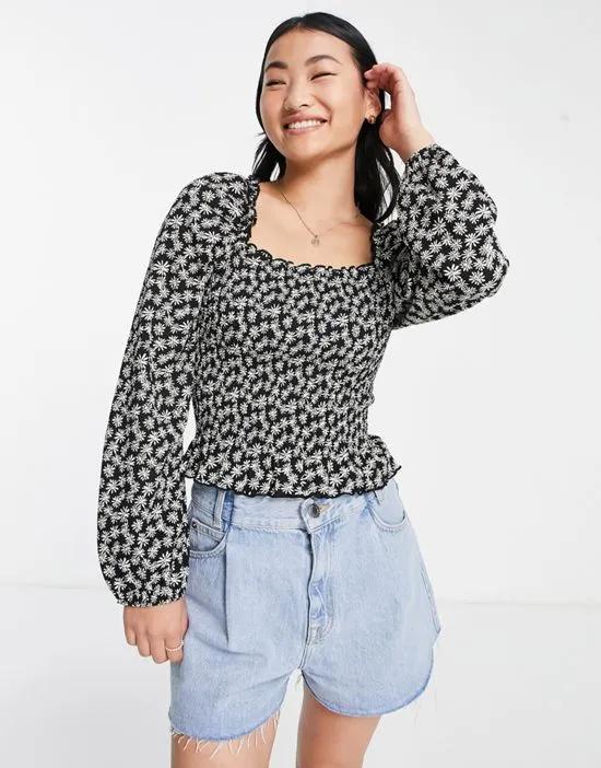 shirred square neck long sleeve top in daisy print