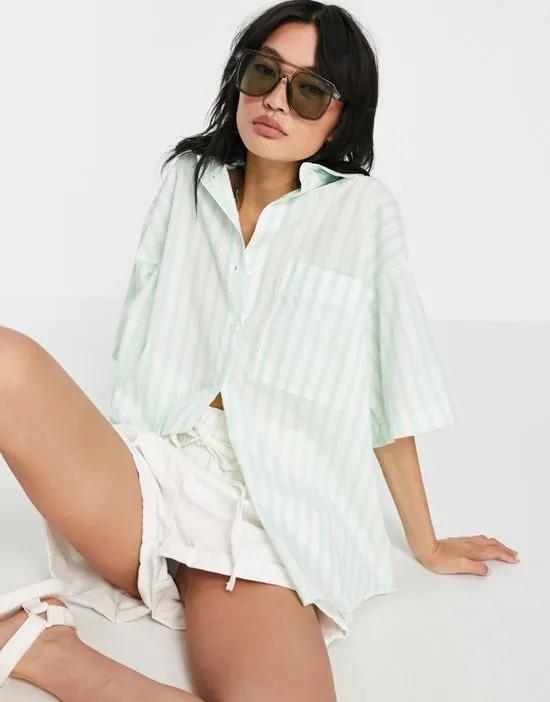 short sleeve shirt with dipped hem in mint stripe