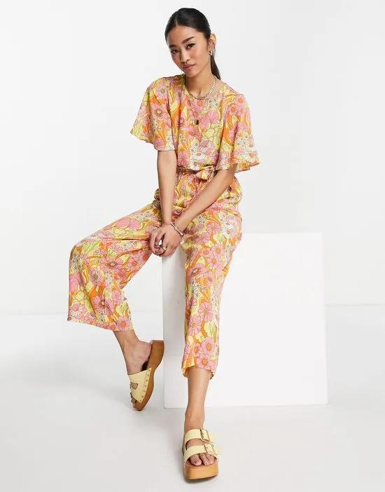 short sleeve tie front jumpsuit in retro floral