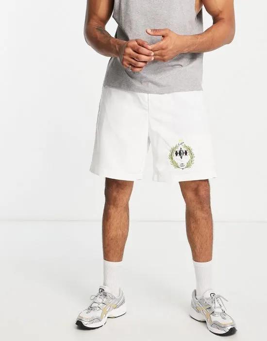 shorts in off white with golf club embroidery - part of a set