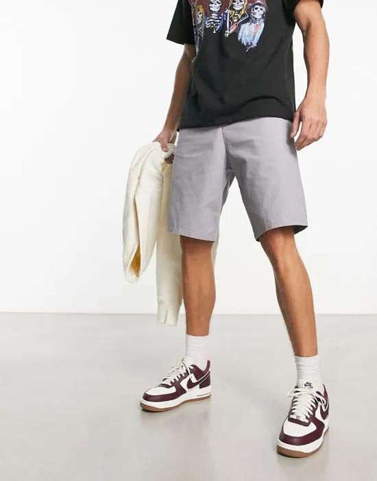 skater chino shorts in longer length in light gray