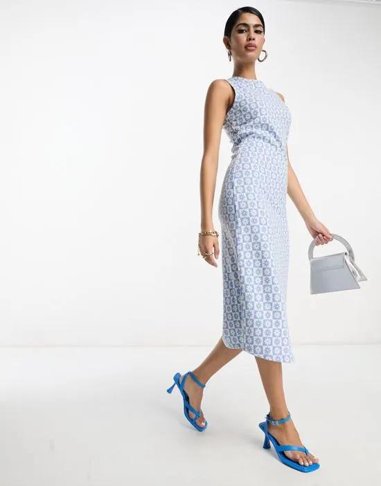 sleeveless midi dress in blue checkerboard floral