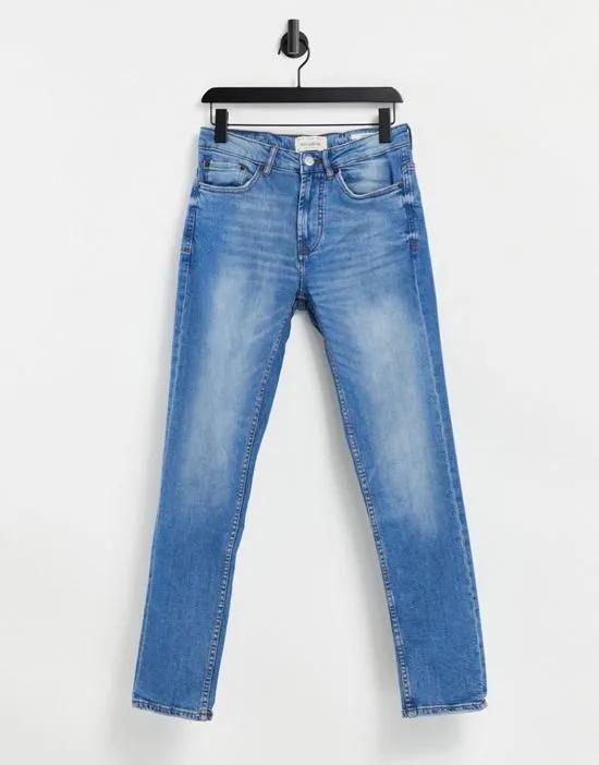 slim jeans in light blue