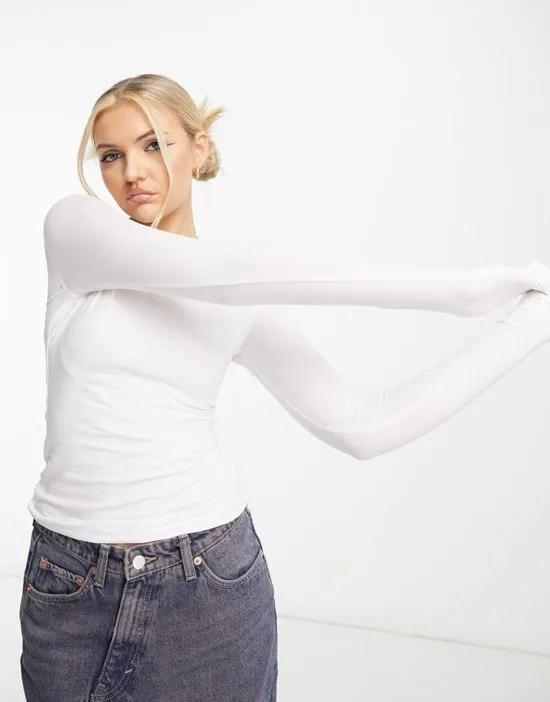 Slim long sleeve t-shirt in white