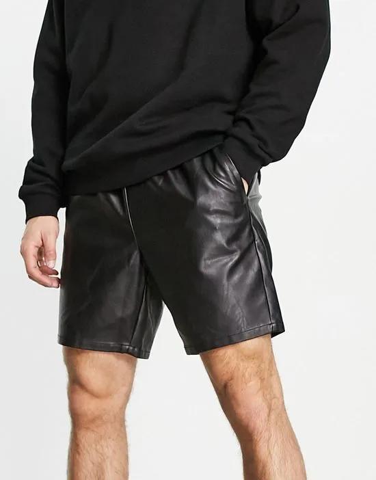 slim shorts in leather look - BLACK