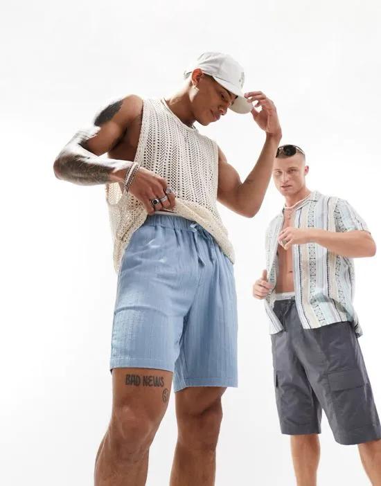 slim textured shorts in mid length in light blue