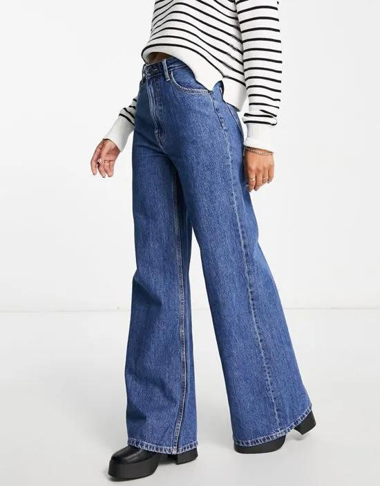 slouchy dad jeans in mid blue