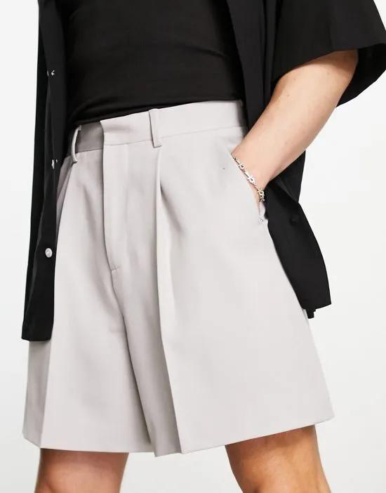 smart cropped bermuda shorts in gray