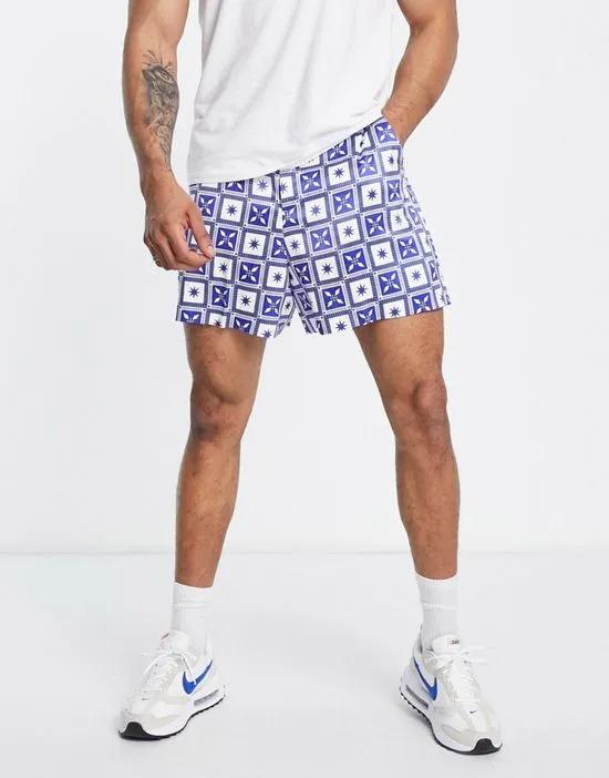 smart cropped bermuda shorts with white and blue tile print