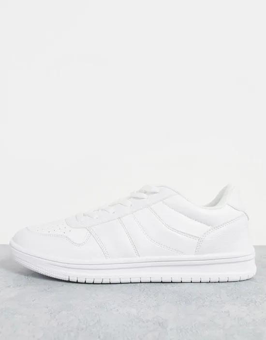 sneakers in white