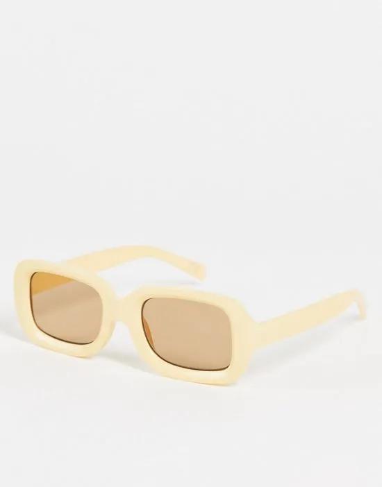 square sunglasses in yellow with tonal lens - YELLOW
