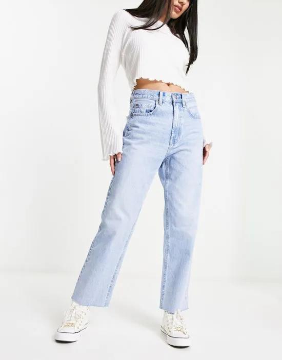 straight cropped jean in light blue