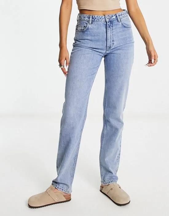 straight leg jeans in vintage blue