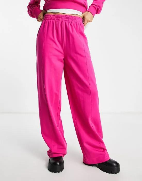 straight leg sweatpants in pink