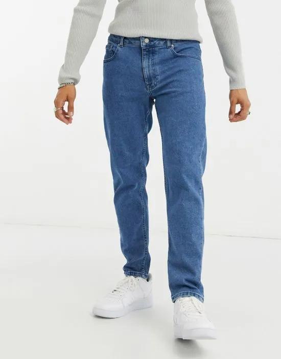 stretch tapered jeans in retro mid wash blue