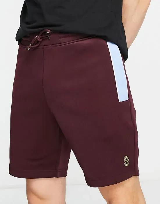 sweat shorts in burgundy