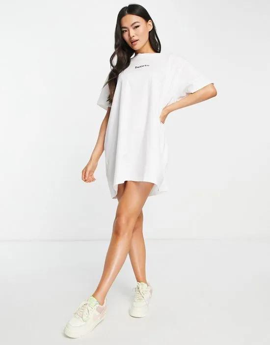 sweetie oversized t-shirt dress in white
