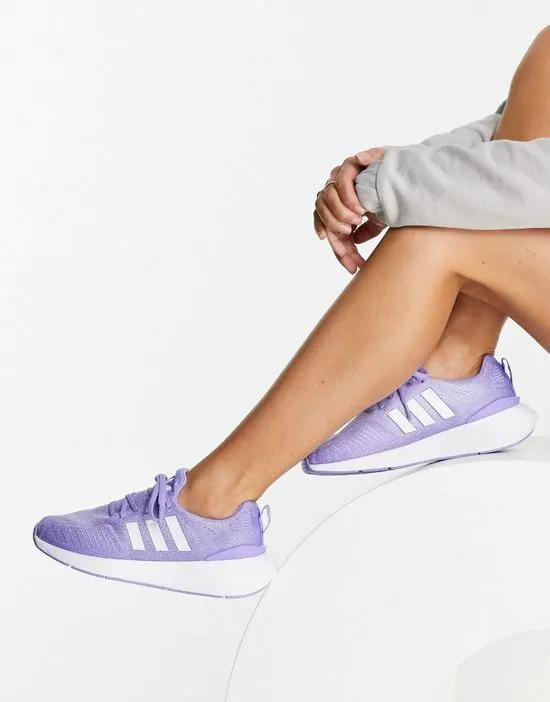 Swift Run 22 sneakers in lilac