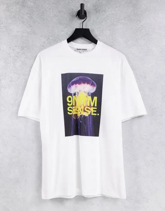 T-shirt with jelly fish print in white