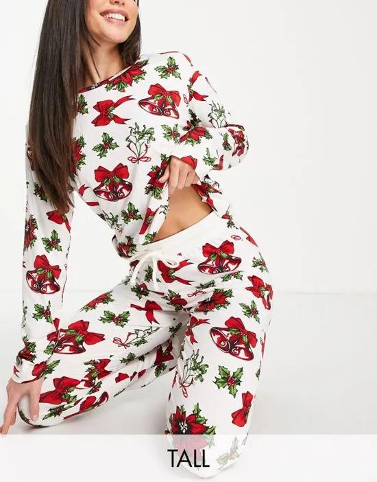 Tall top and sweatpants set in cream retro christmas print