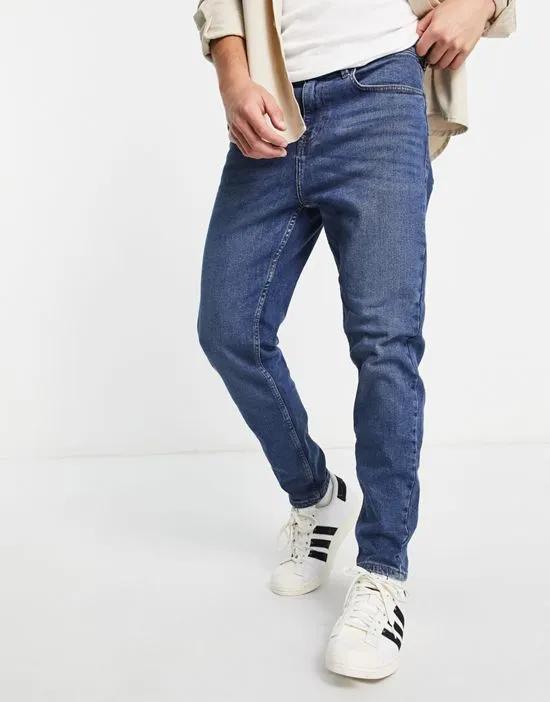 tapered jeans in dark wash blue