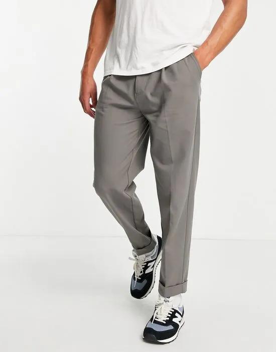 tapered pant in gray