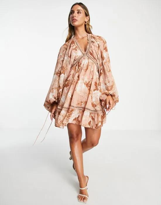 textured mini smock dress with blouson sleeve in dusty rose floral print