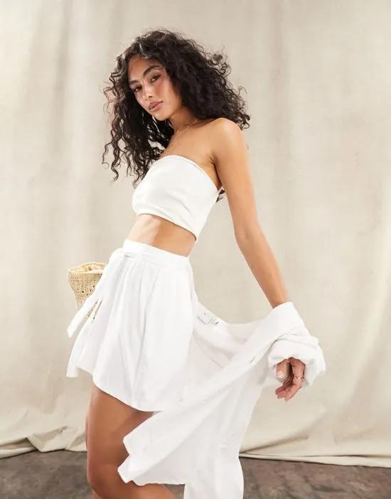 tie belt flippy shorts in white