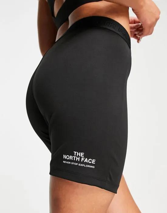 Training booty shorts in black