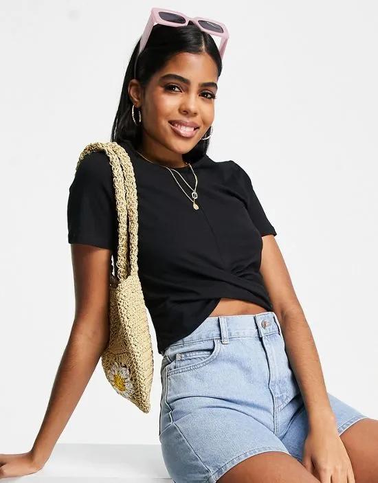 twist front cropped tee in black