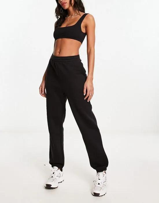 ultimate joggers in black