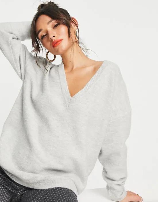 V-neck sweater in gray heather