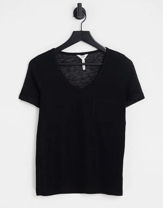 v neck t-shirt in black