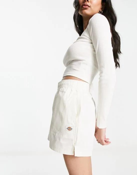 Vale shorts in off-white - part of a set