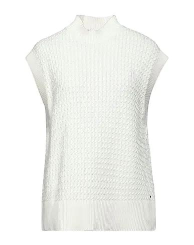 White Knitted Sleeveless sweater