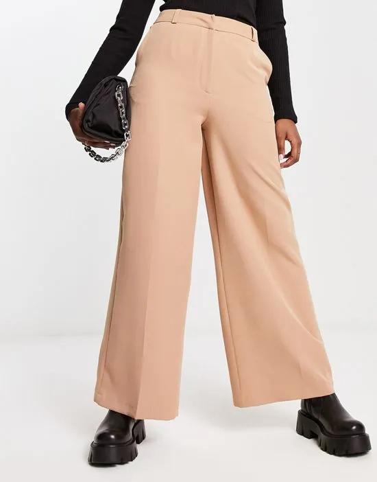 wide leg tailored trouser in camel