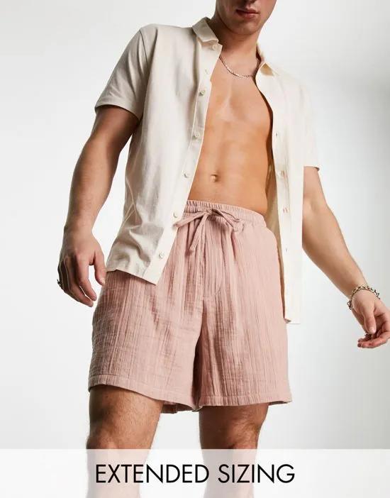 wide textured shorts in shorter length in pink