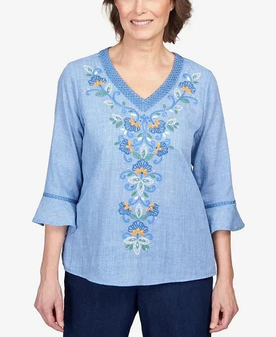Women's Moody Blues Scroll Center Embroidery V-neck Top